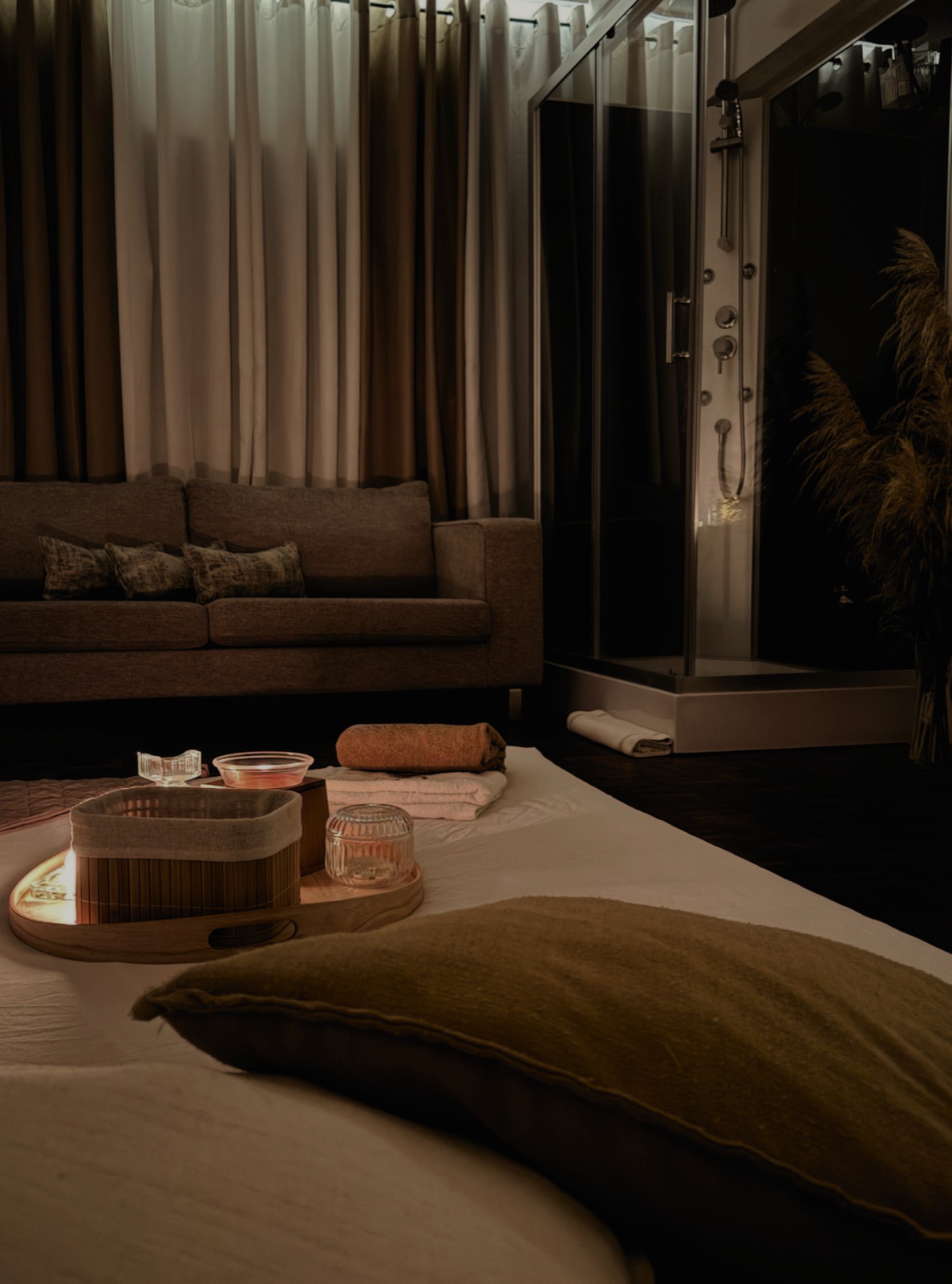 Private massage room with shower and lounge at The Tantric Flow in Lisbon
